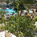 Apartahotel Ira Kamári