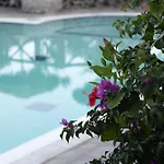 Ira Aparthotel