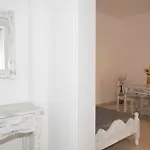 Ira & Studios Appart hôtel Kamári