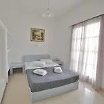 Ira Aparthotel Kamari (Santorini)
