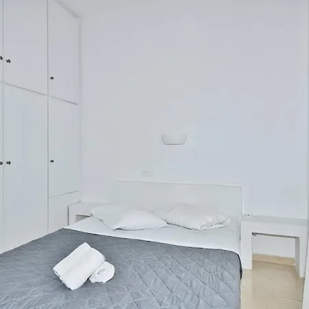 Ira Aparthotel