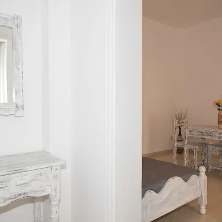 Ira & Studios Appart hôtel Kamári