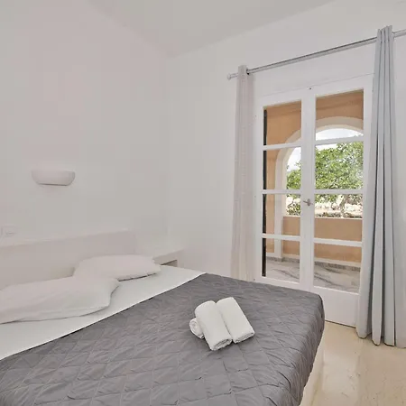 Apartahotel Ira Kamári