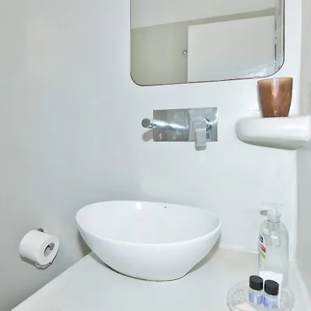 Ira Aparthotel *