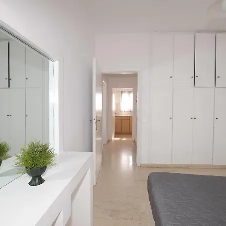Ira Aparthotel *
