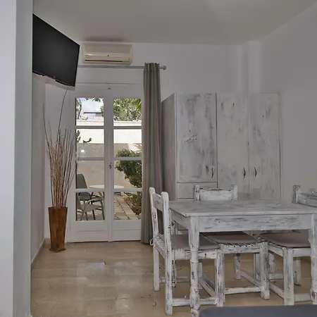 Ira & Studios 4*
