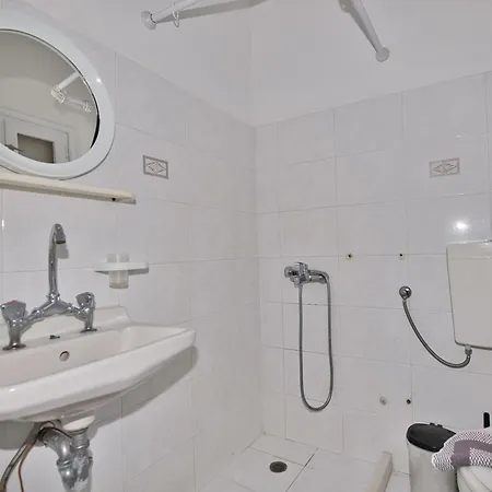 Ira Aparthotel *