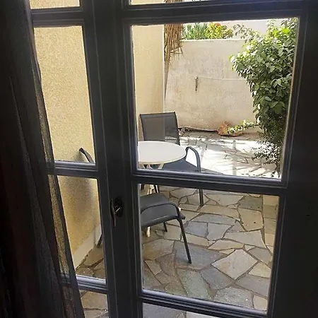 Ira Hotel apartamentowy Kamári