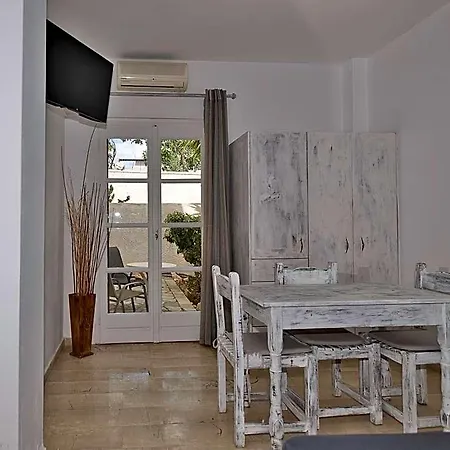 Appart hôtel Ira & Studios Kamári