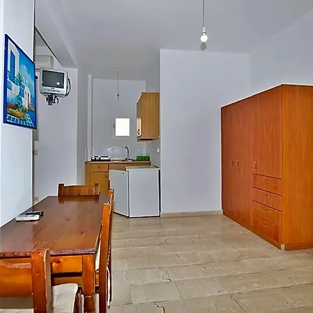 Ira & Studios 4*