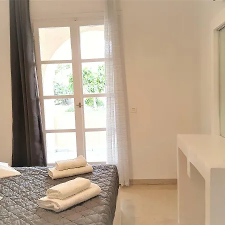 Aparthotel Ira Kamari (Santorini)