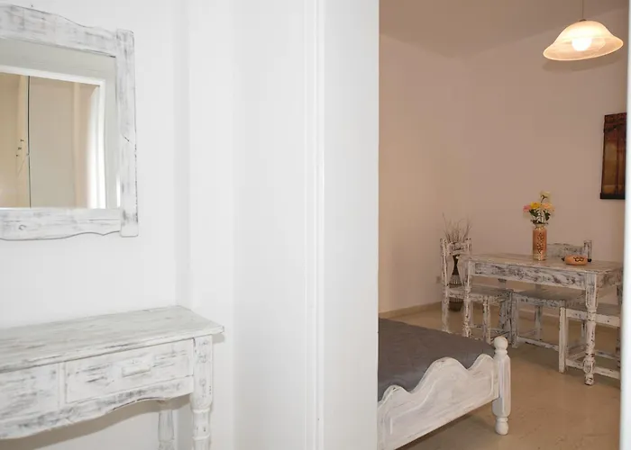 Ira Aparthotel Kamári