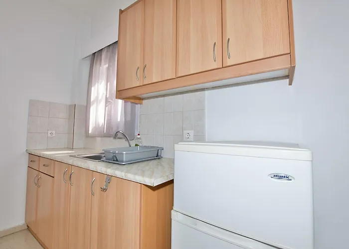 Ira Kamari (Santorini)