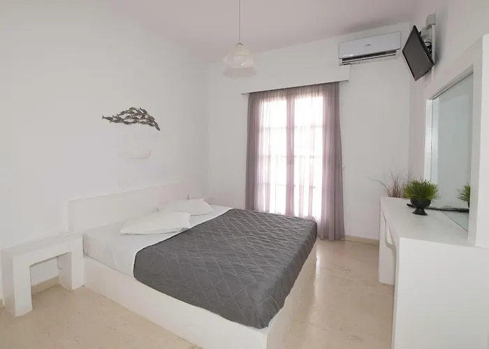 Ira Kamari (Santorini)