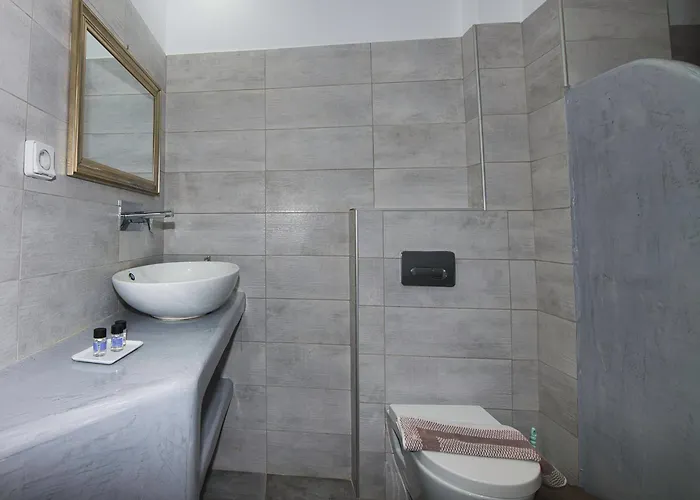 Ira Kamari (Santorini)