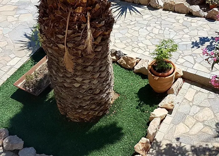 Ira Kamari (Santorini)